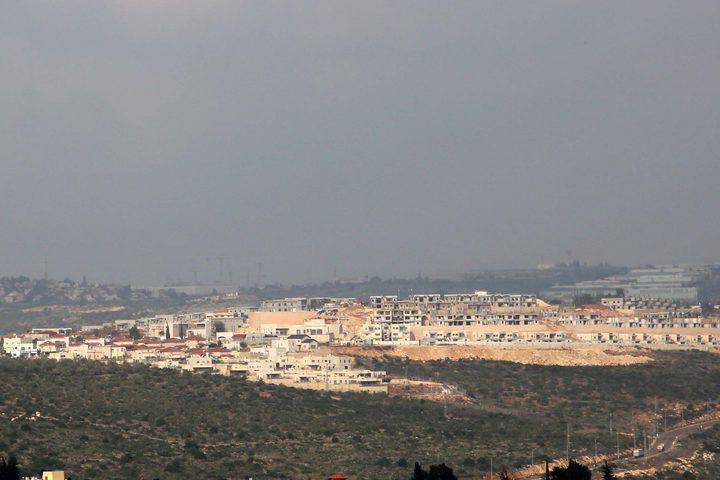 Israel confiscates Palestinian land to build settlers roads