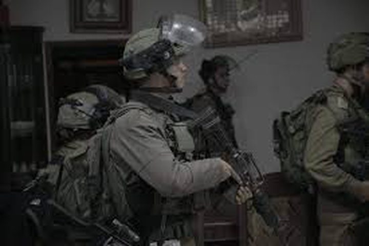 The occupation notifies a Palestinian to refer to its authorities