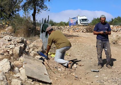 Settlers attack Palestinians homes west of Nablus