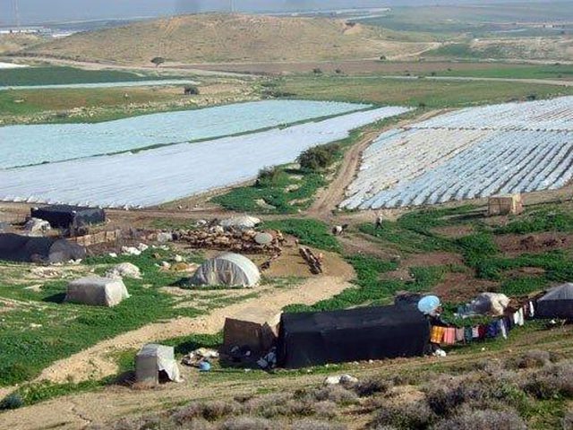 The occupation notifies of halting projects in the Jordan Valley