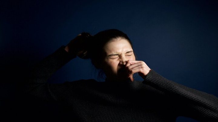 Sneezing is not a common symptom of COVID-19