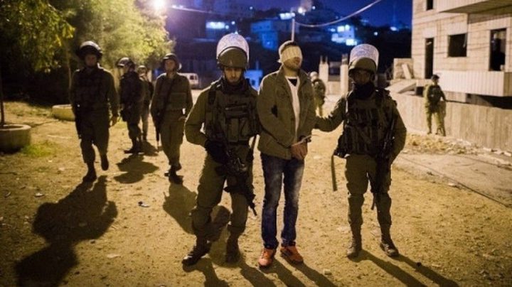 The occupation forces detain 4 Palestinians from Ramallah