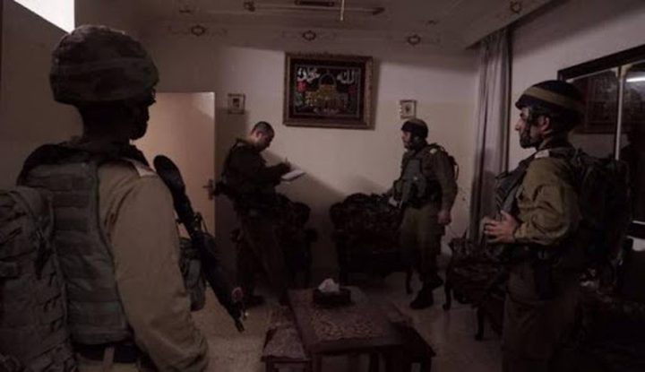 The occupation forces raided several Palestinian homes in Yatta