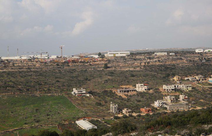 Israeli settlers place a mobile home south of Nablus