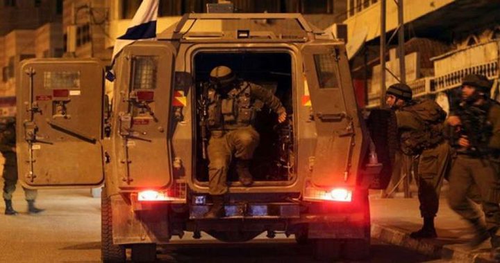 The occupation detains 4 Palestinians from Hebron