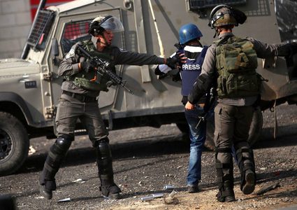 IOF continue their violation against journalists in their day