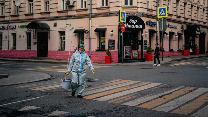 Russia reports more than 10,000 new infections in one day
