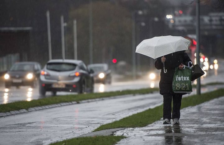 Thunderstorms today with drizzles