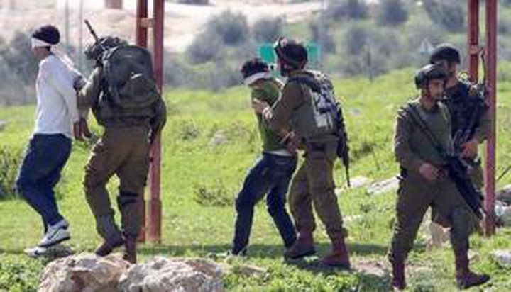 The IOF raids West Bank and arrests a number of Palestinians