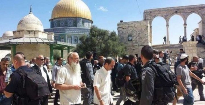 Four Palestinians detained by occupation police in Jerusalem