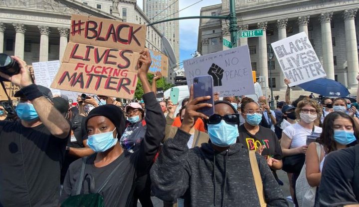 Protesters threaten the White House and Trump is hiding