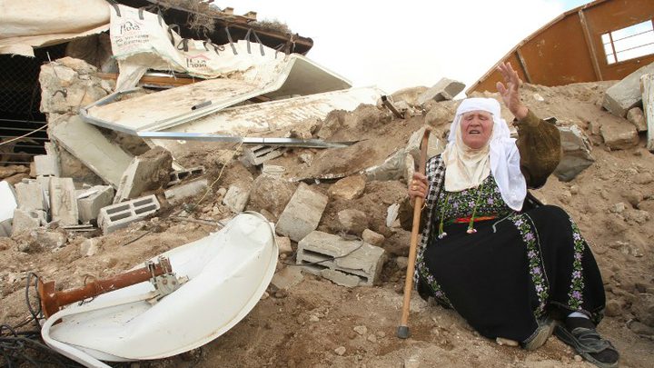 Israeli bulldozers demolish Palestinian structure south of Hebron