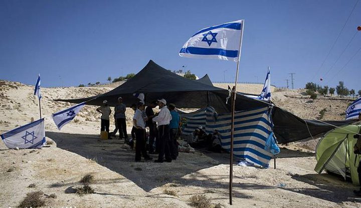Settlers set up a tent in Al-Farsiyah area in the Jordan Valley
