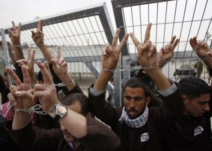 Three Palestinian prisoners continue hunger strike against administrative detention