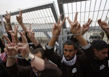 Three Palestinian prisoners continue hunger strike against administrative detention