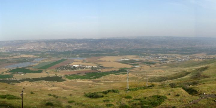 Israeli settlers fence off a large area in Jordan Valley