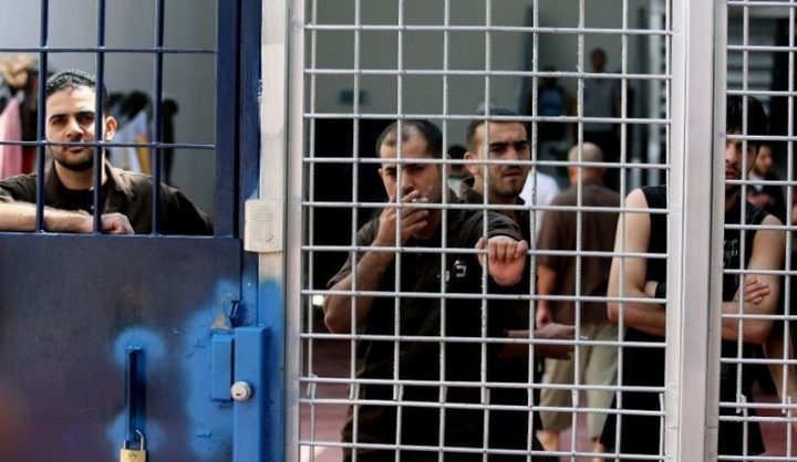 Palestinian prisoners quarantined after jailers tested positive for COVID-19
