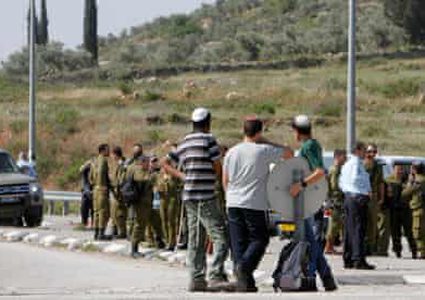 Jewish settlers close Main road near Nablus