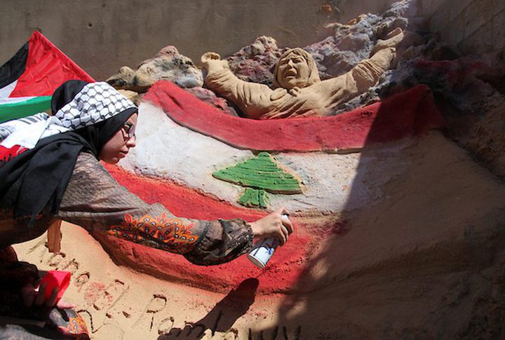 In solidarity with Beirut.
A Palestinian artist from Gaza draws the Lebanese flag on a sand statue