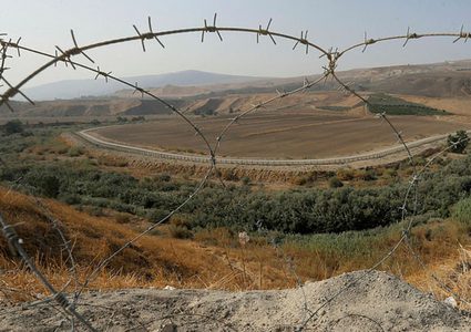 Israeli settlers fence off land in Jordan Valley