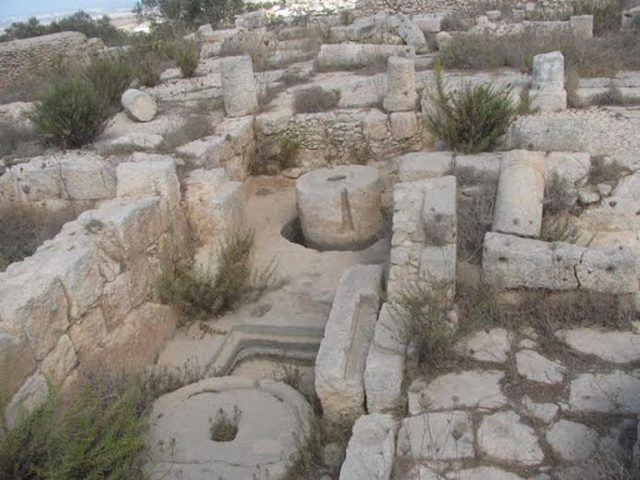 Occupation announces to seize archaeological Palestinian site