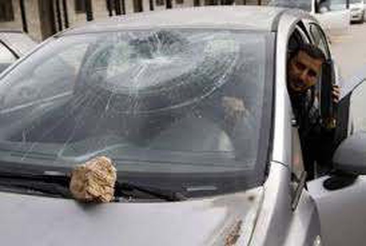 Attacks against Palestinian vehicles on main West Bank road by settlers