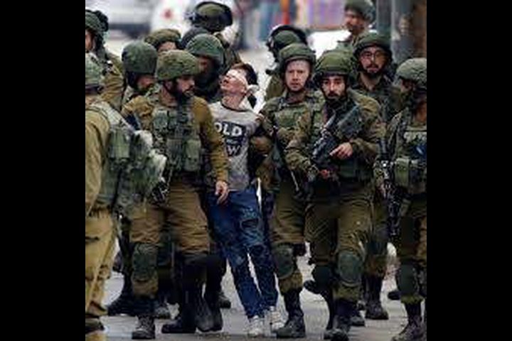 Israeli soldiers assault two Palestinian youths in Jenin