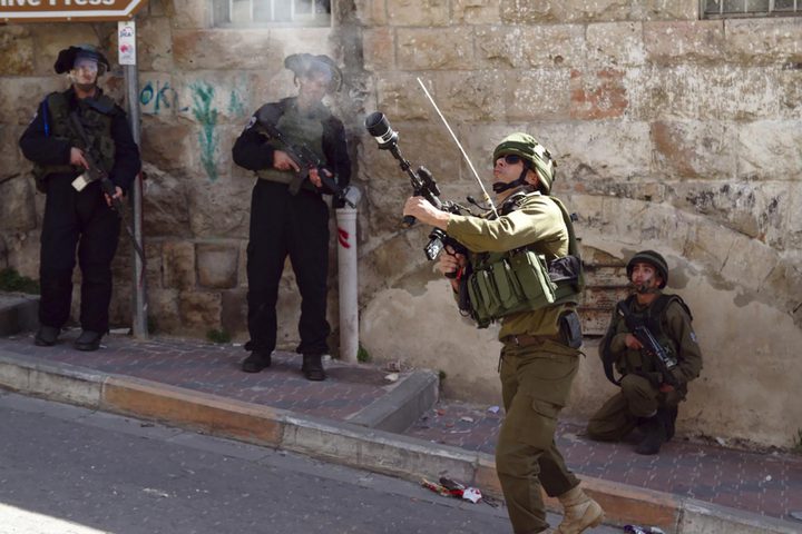 Settler fires at a home and confiscated the surveillance cameras in Hebron