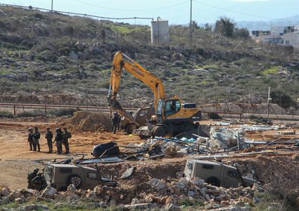 Israeli forces demolish structures in Hebron