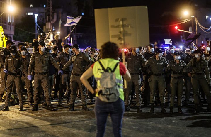 Thousands of Israelis rally against Netanyahu