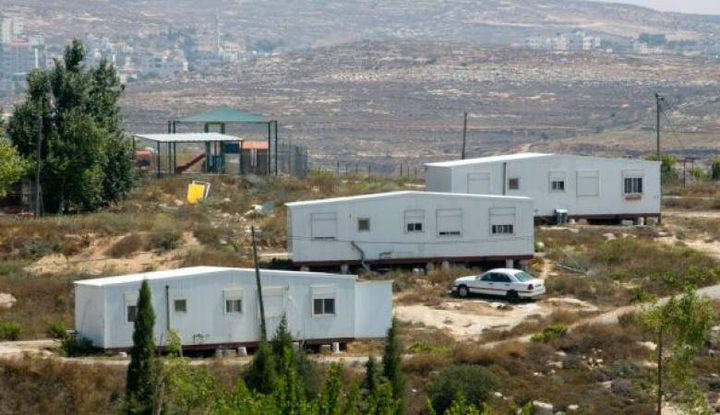 Jordan Valley: Israeli settlers set up caravan land owned by Palestinians