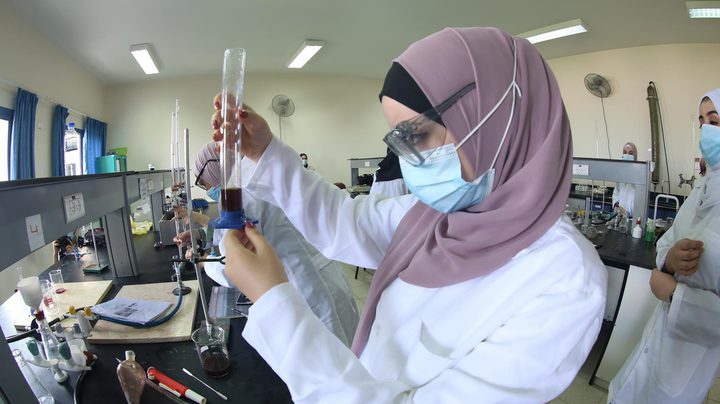 An-Najah's Department of Pharmacy Produces Alcohol-Based ‎Hand Sanitizers to Distribute to Campus Community