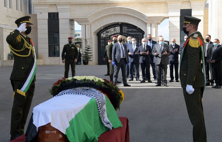 Jericho: Hundreds attend the funeral of PLO official Saeb Erekat