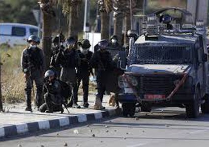 Israeli occupation soldiers attack Palestinian workers