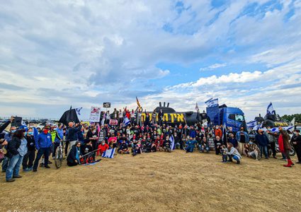 Israeli convoy heads from  Caesarea to Jerusalem   demanding Netanyahu's resignation