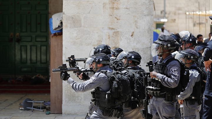 The occupation forces arrested five Palestinians during the funeral of a martyr in Jerusalem