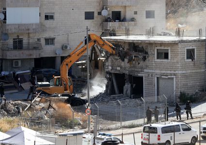 Jerusalem: Israeli occupation bulldozers demolish a Palestinian house