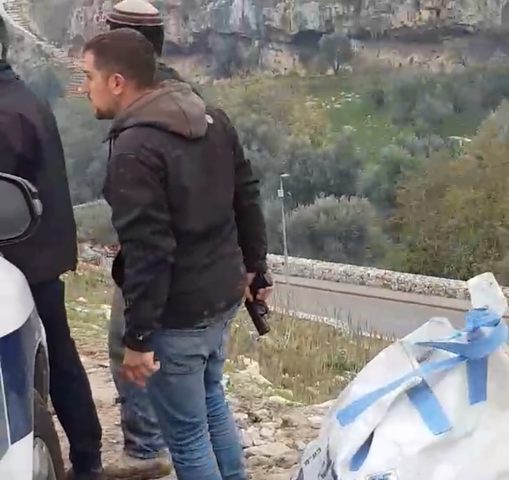 Jerusalem: Israeli settlers infringe on private Palestinian land