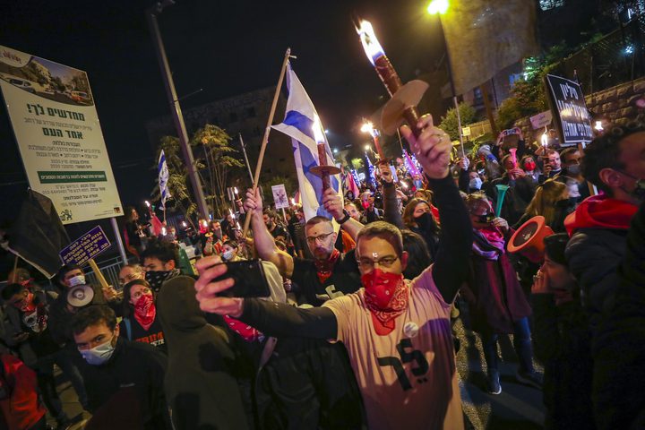 Thousands of Israelis protest against Netanyahu