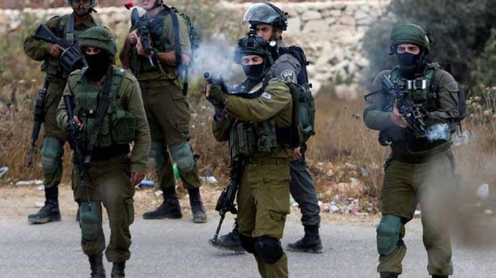 Six workers were wounded by Israeli occupation live bullets, south of Tulkarm