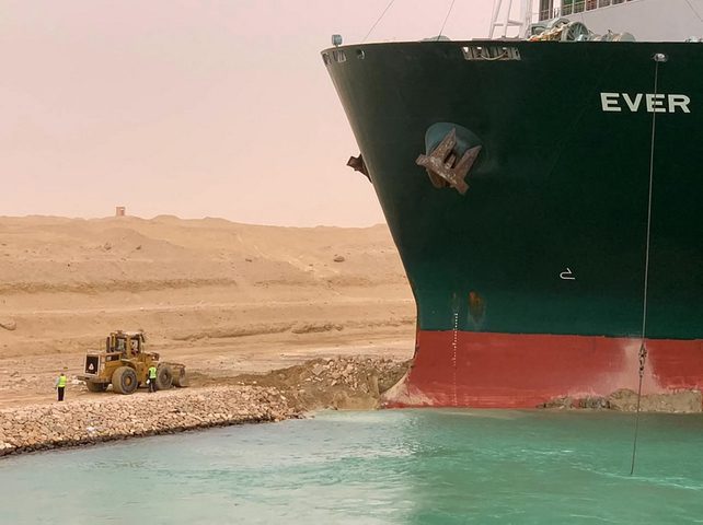 Oil descends as the stucked ship refloated in the Suez Canal