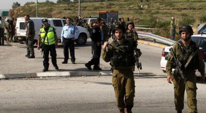 Israeli occupation forces erect a military checkpoint east of Bethlehem