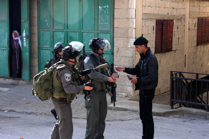 Raiding of houses in south of Jenin, and arresting a Palestinian citizen from Ramallah