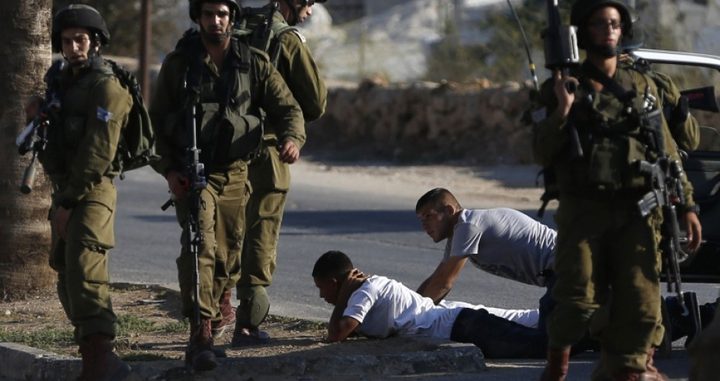 Israeli occupation forces arrest 21 citizens from West Bank, ten young men from the same family…..