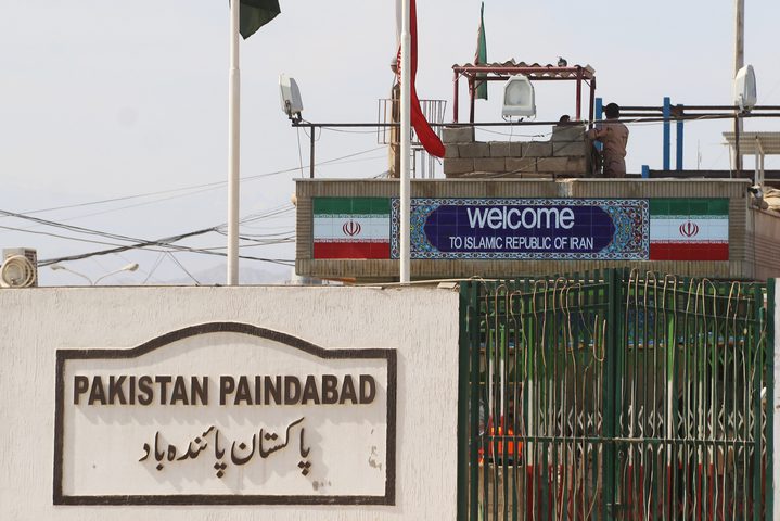 Iran closes its border with Pakistan until further notice