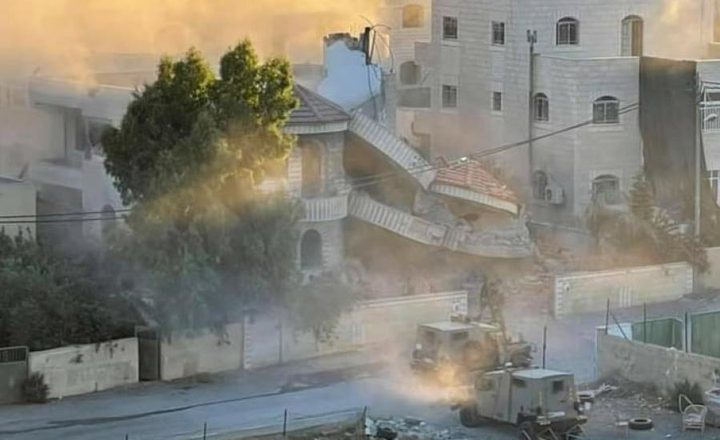 The Israeli occupation forces blows up the house of the prisoner Montaser Al-Shalabi in Turmusaya