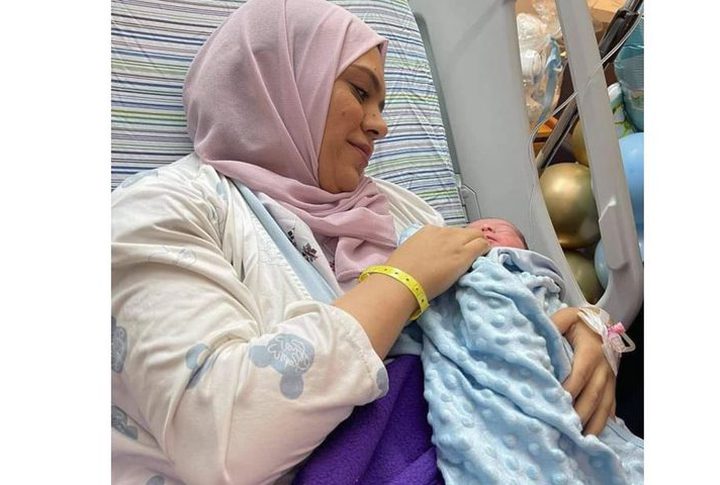 The ex-detainee Anhar Al-Deek gives birth to her baby “Ala’a”