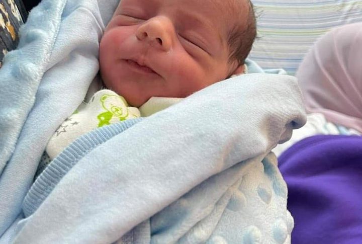 The ex-detainee Anhar Al-Deek gives birth to her baby “Ala’a”