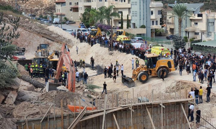 10 workers were injured when a wall collapsed in Kafr Kana